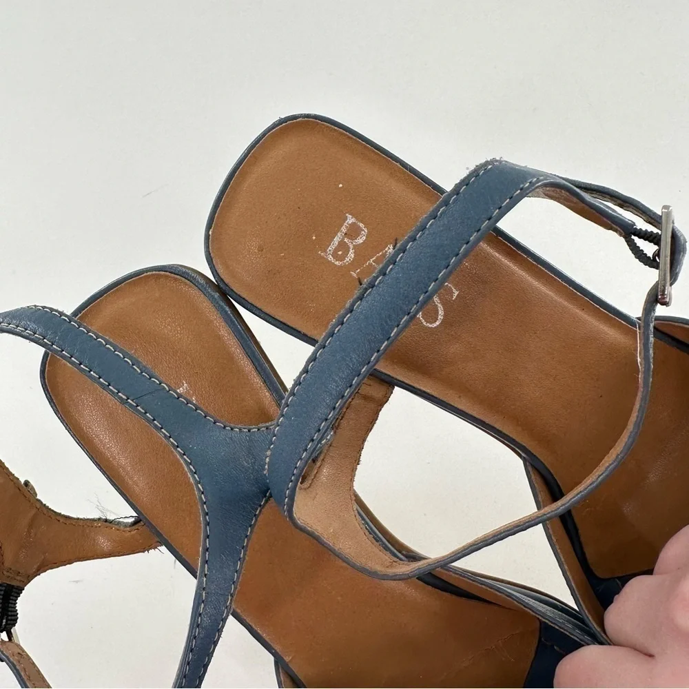 Bass womens heels size 8 cornflower blue leather buckle vintage 90s Y2k